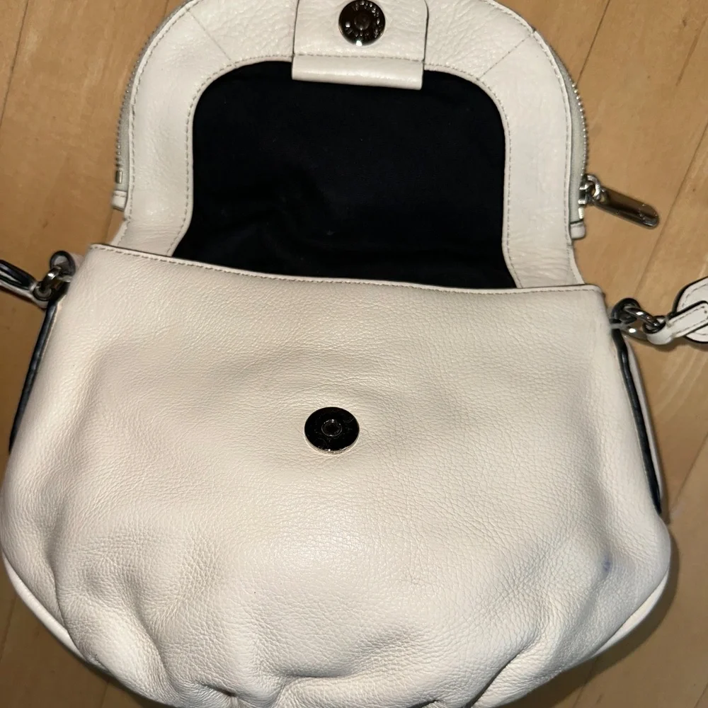 Marc By Marc  Jacobs white  crossbody, CB2418 - Picture 4 of 14